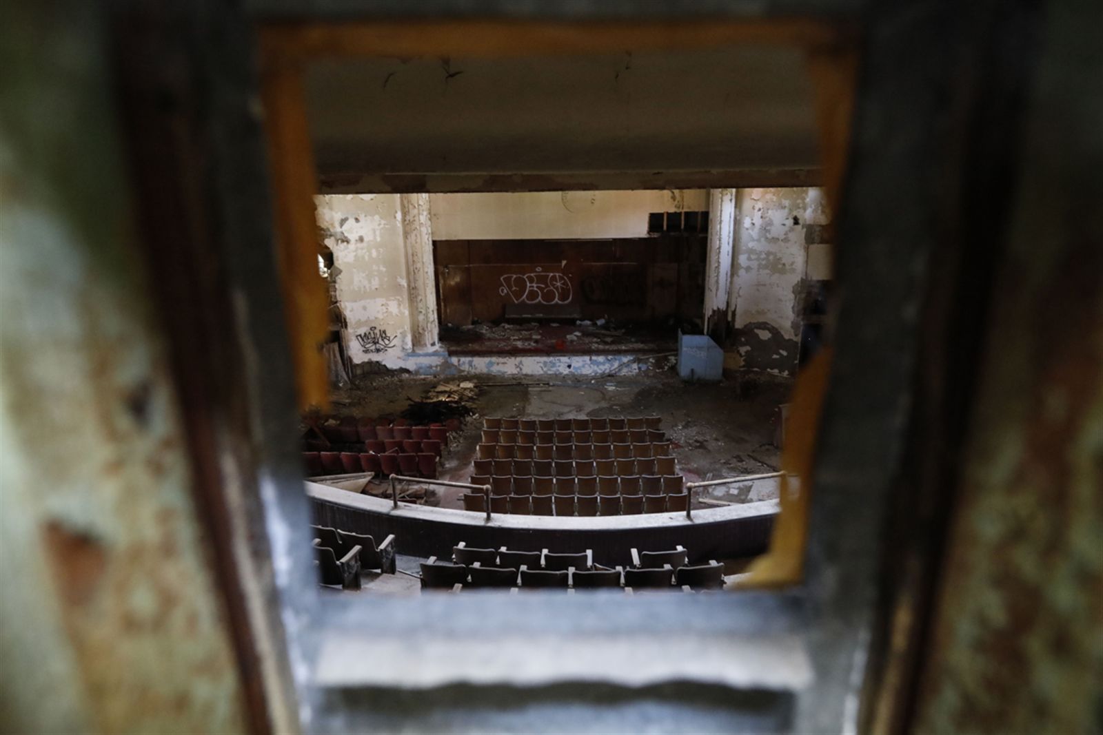 A Closer Look: The once-splendid Beaux-Arts Broadway Theatre